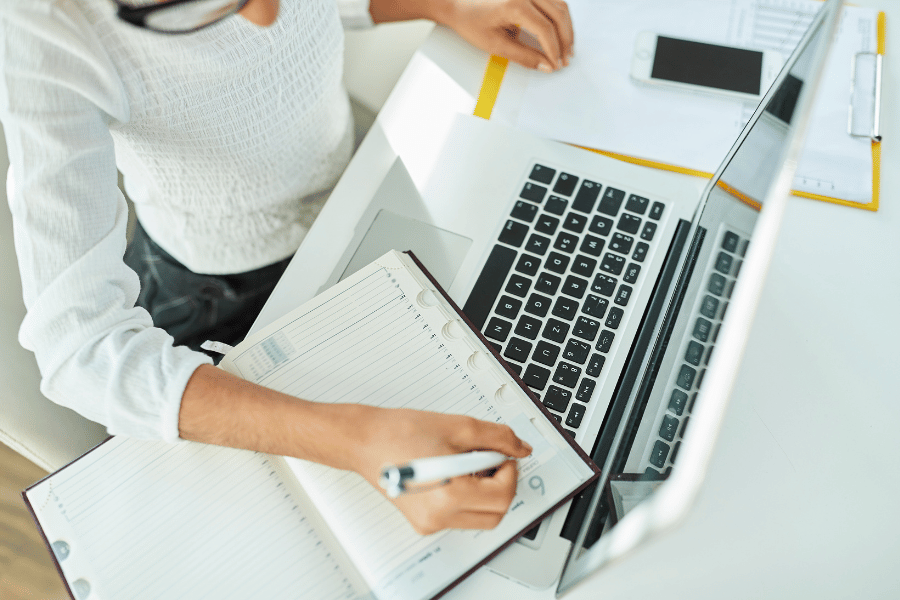 realtor planning out their social media content calendar online