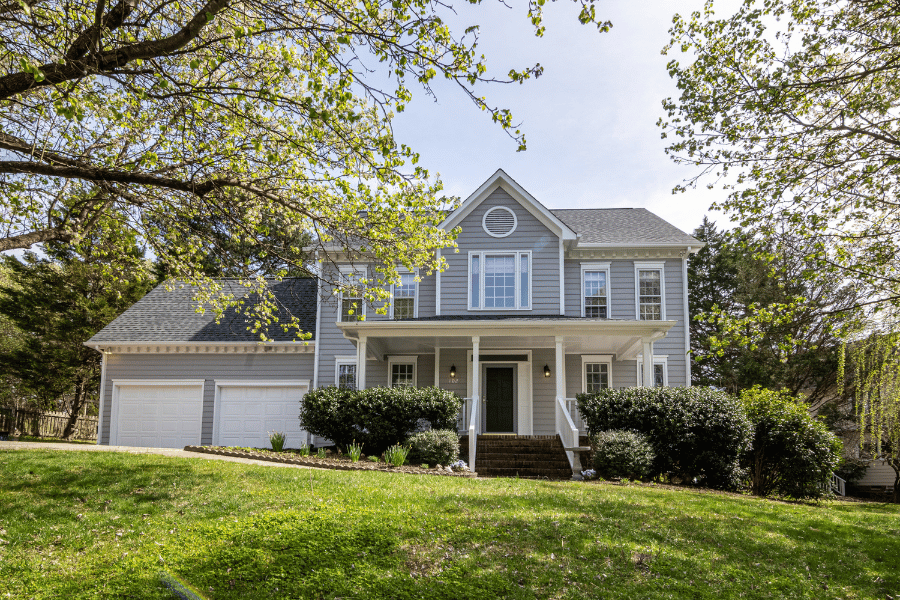 beautiful single-family home with large yard and nice landscaping